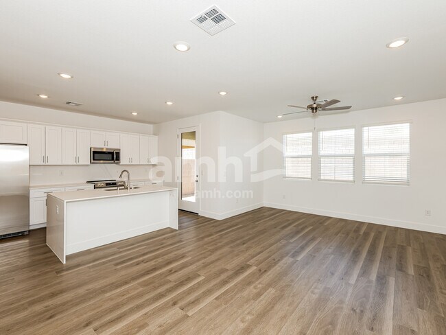 Foto del edificio - 8738 N Begonia Ct