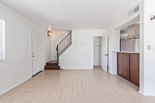 Building Photo - 1211 E Townley Ave