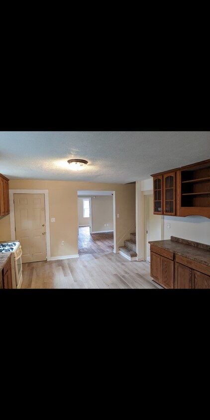 Foto principal - 231 E 32nd St