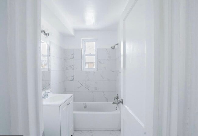 Foto del edificio - 32 Varnum St NE