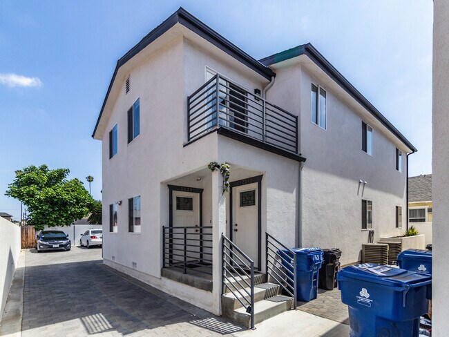 Foto del edificio - 1121 W 39th Pl