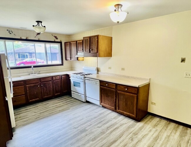 Building Photo - 1215 Fulton Dr