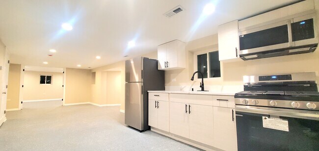 Foto del edificio - 3658 W Cortland St