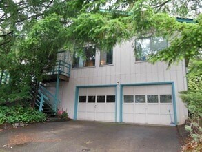 Building Photo - 2995 NW Glenridge Dr