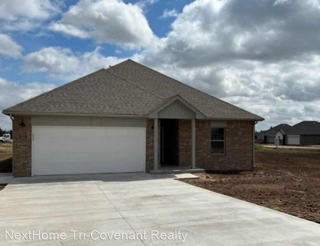 4 br, 2 bath House 1502 SW Heatherbrook Way House for Rent in Cache