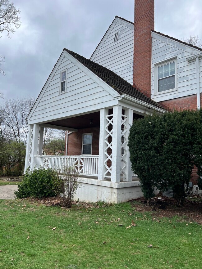 5537 Clearview Ave, Cincinnati, OH 45248 House Rental in Cincinnati