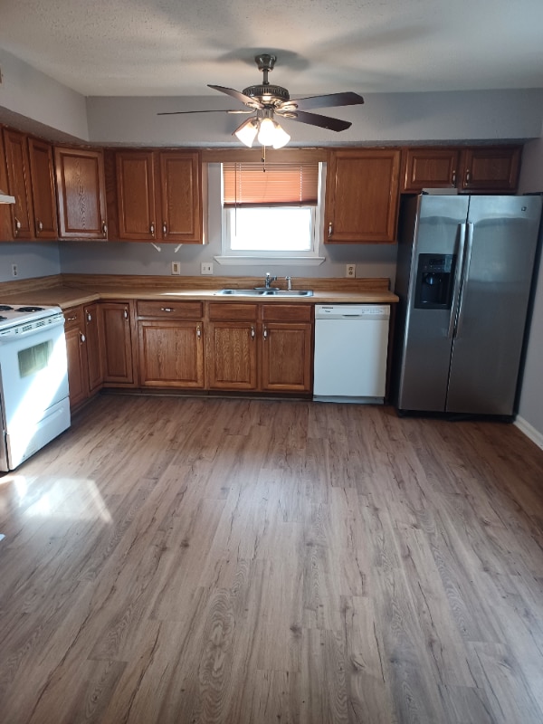 Foto del edificio - 3211 LUANN Dr