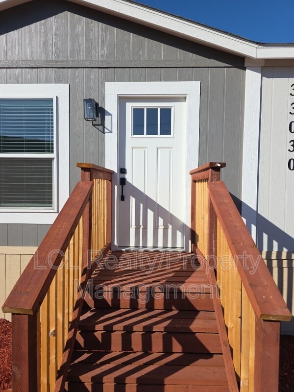 Foto del edificio - 33030 State Highway 74