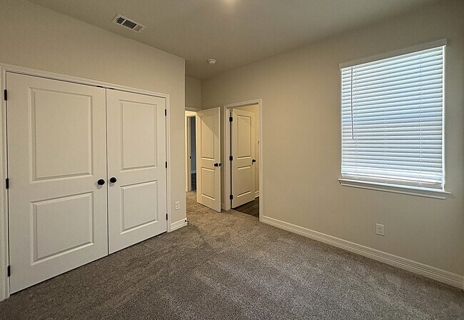 Foto del edificio - 1166 Lindsey Dr