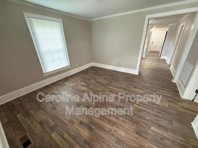 Building Photo - 421 Carolina Ave