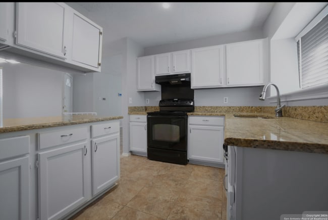 Building Photo - 10009 Apache Village