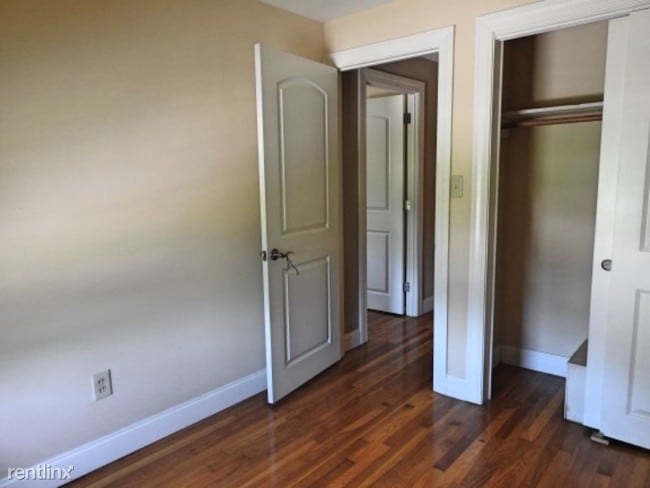 Foto del edificio - 3 br, 1.5 bath Townhome - 154 Roysan St