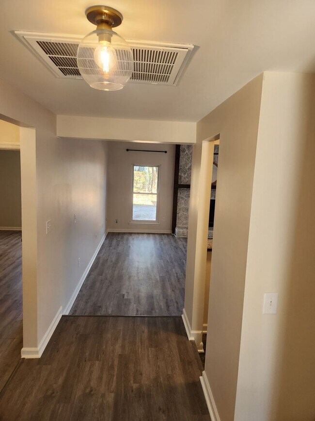 Building Photo - Rancher in Mt. Pleasant