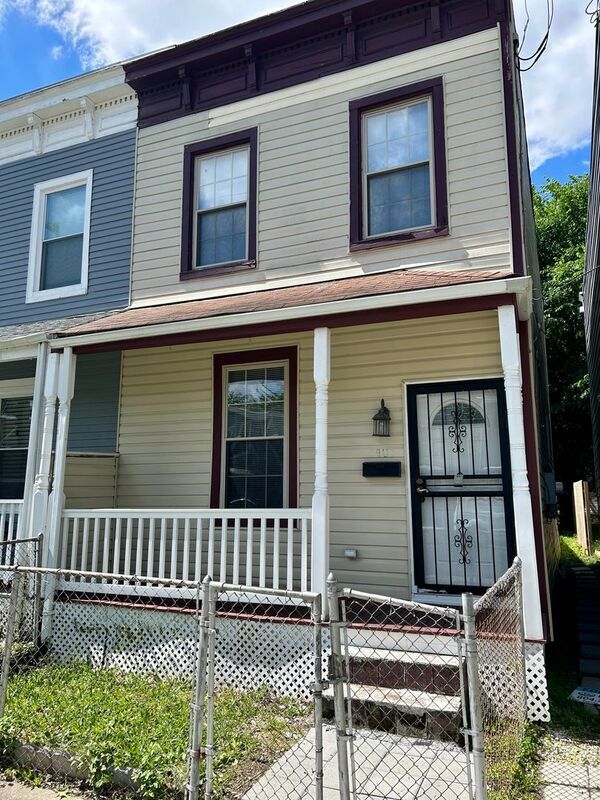 Primary Photo - 3405 S Street