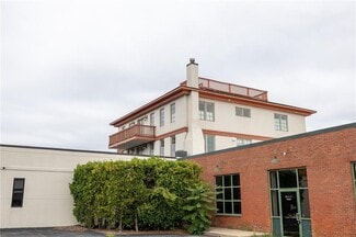 Building Photo - 945 Westminster St