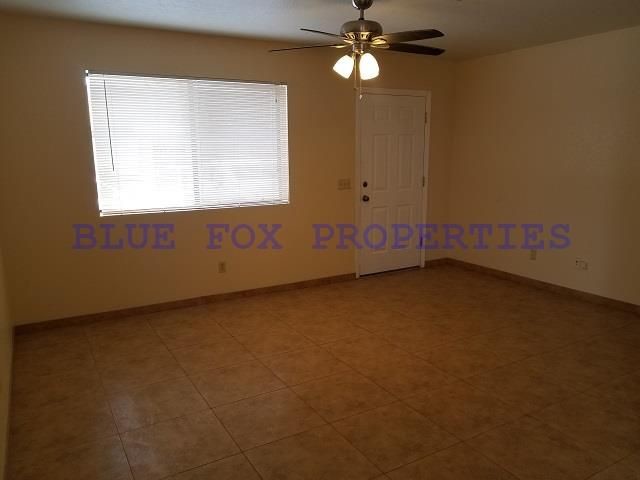 Building Photo - Spacious 2 bedroom 1 bath Duplex
