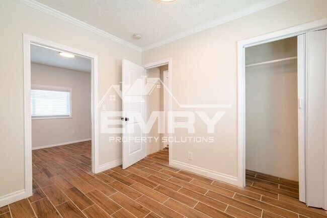 Foto del edificio - Newly Renovated 3 Bed 1 Bath Home on Everg...
