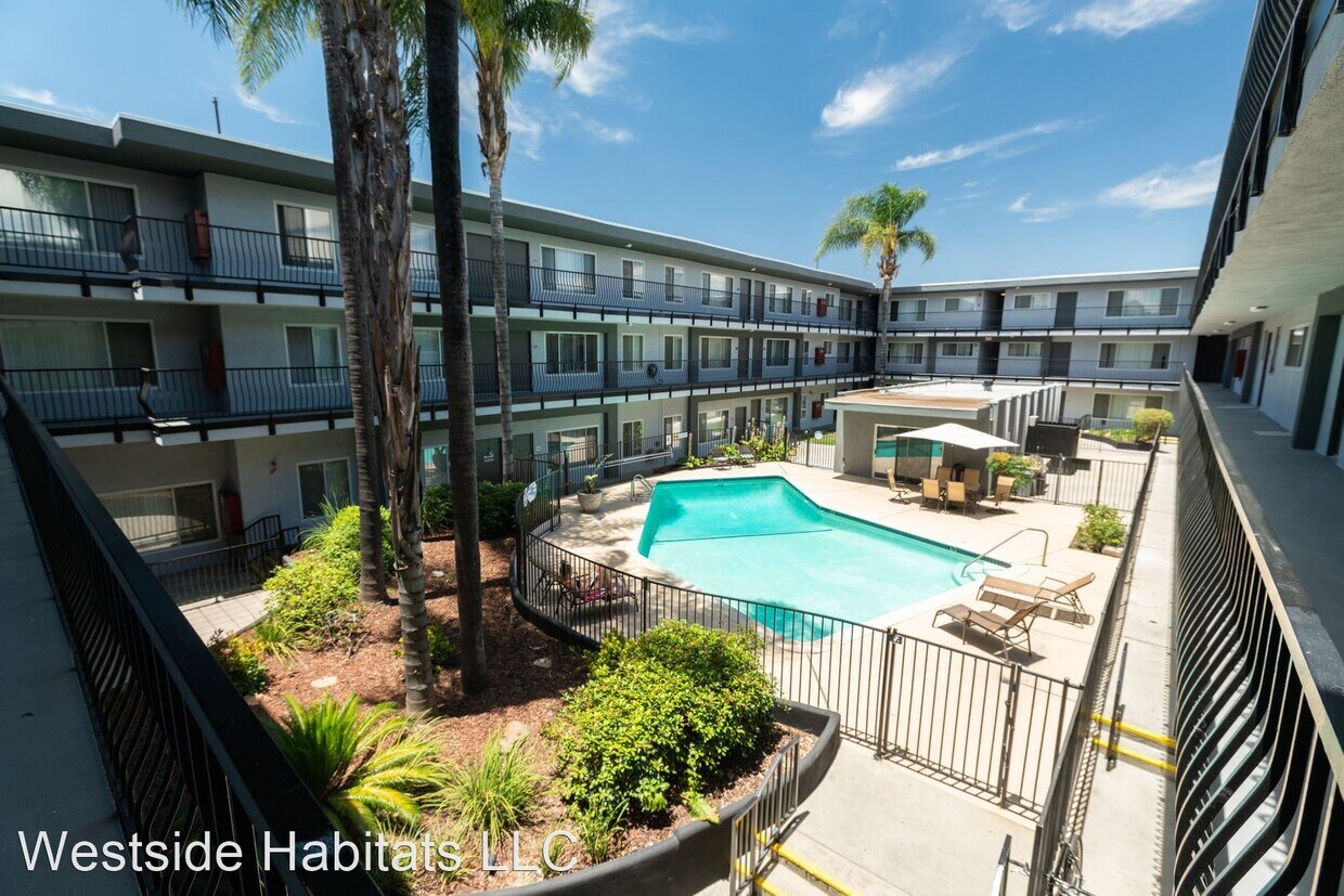 Primary Photo - 2 br, 2 bath Apartment - 18411 Vincennes St