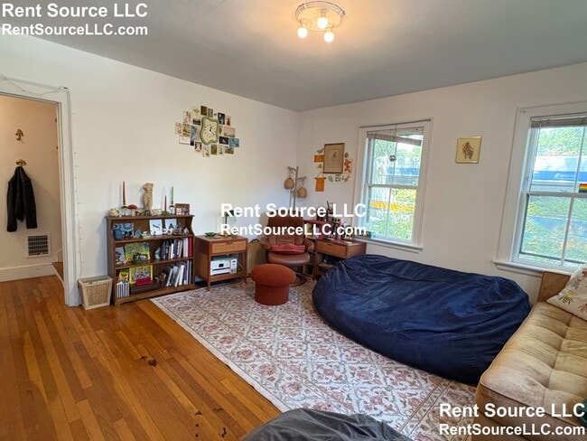 Building Photo - 246 Brookline St