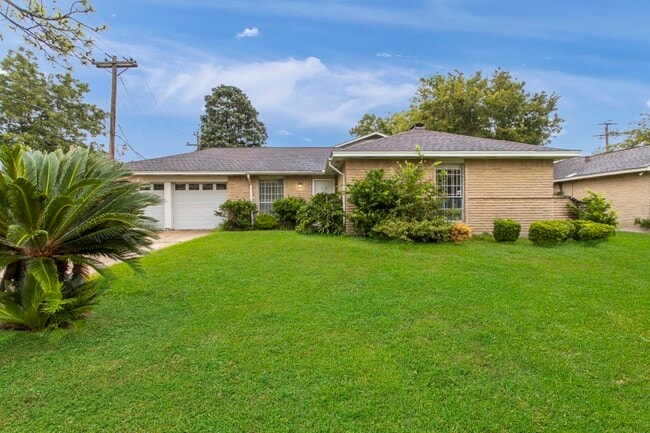 Building Photo - 6602 Indian Lake Dr