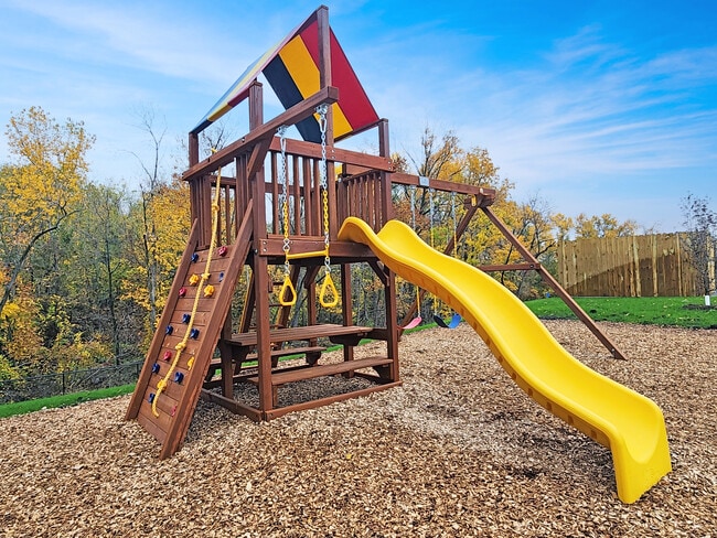 ¡Área de juegos para niños - Boulevard Apartments & Townhomes