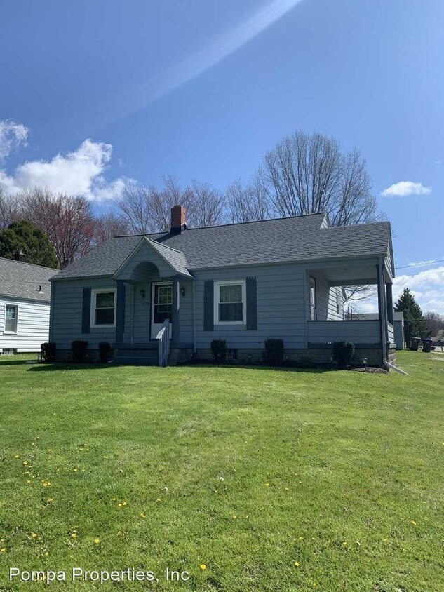 Primary Photo - 3 br, 1 bath House - 534 N Buhl Farm Drive