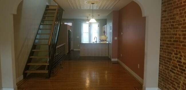 Building Photo - 224 S East Ave