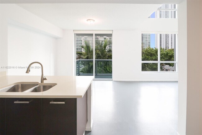 Foto del edificio - 333 NE 24th St