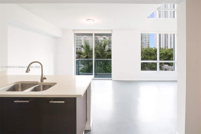 Building Photo - 333 NE 24th St