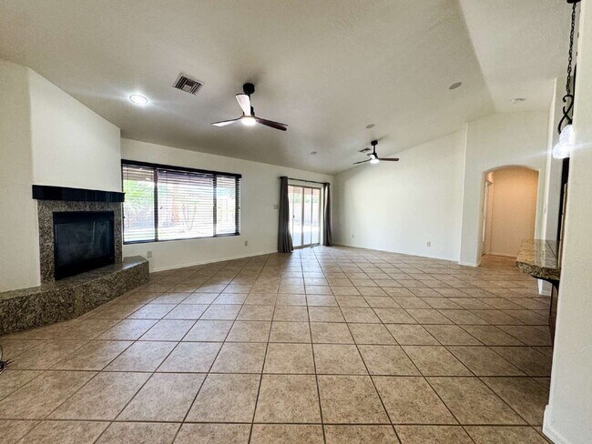 Foto del edificio - For Rent: 3-bedroom, 2-bathroom home in Barkley Ranch