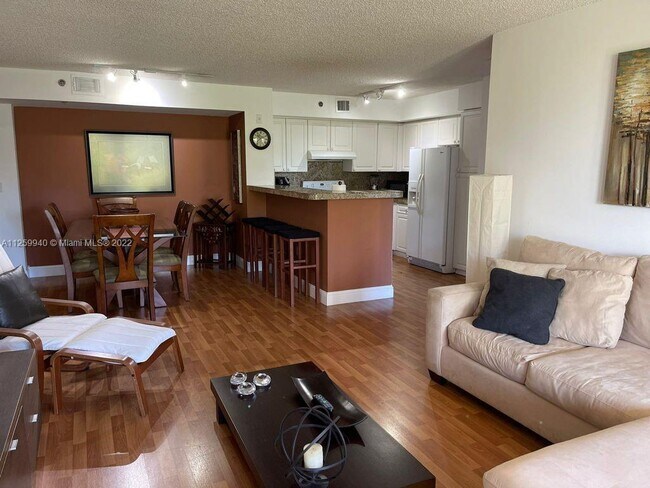 Foto del edificio - 19555 E Country Club Dr