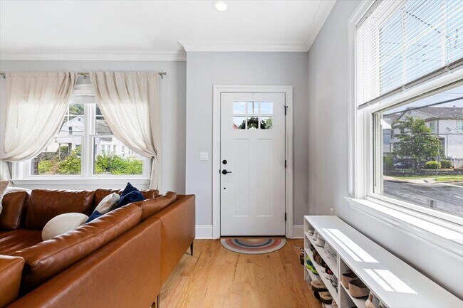 Foto del edificio - 111 Gainsborg Ave E