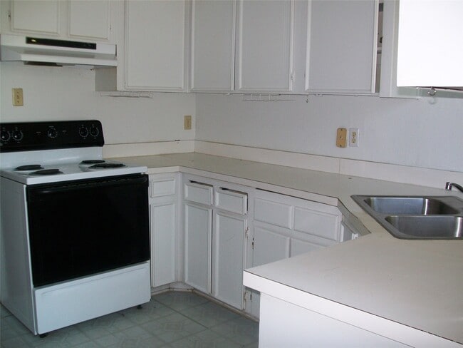 Building Photo - 5414 Deep Forest Dr