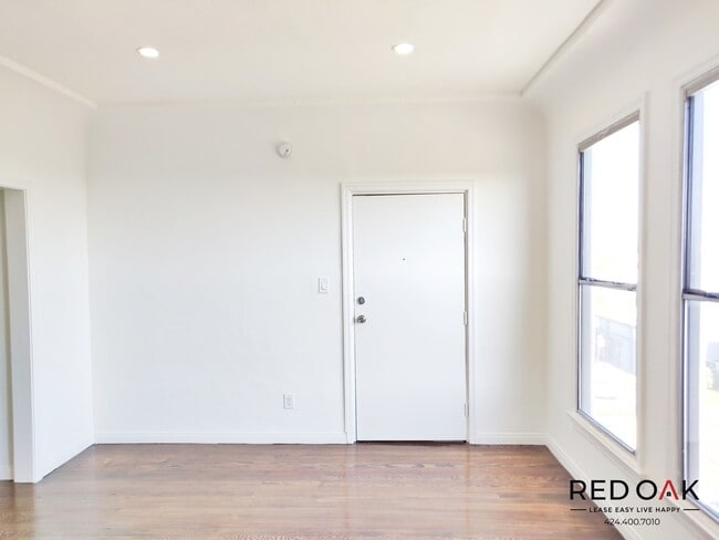 Building Photo - 4811 Melrose Ave