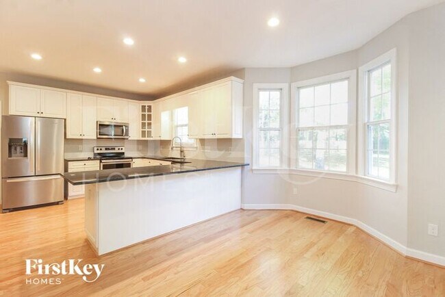 Foto del edificio - 3892 Waterview Rd