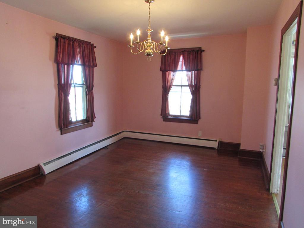 Foto principal - 843 Newport Ave
