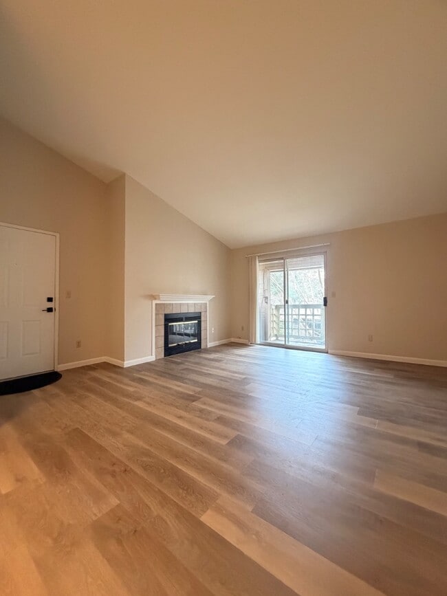 Building Photo - 11150 Trinity River Dr