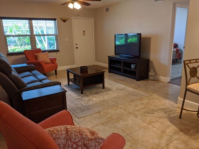 Living room - 10034 64th Ave N