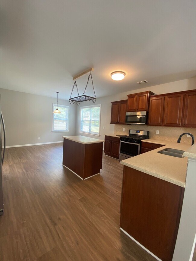 Building Photo - Spacious Retreat in the Haynes Creek Subdi...