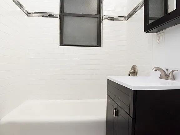 Foto del edificio - 3345 N Marshfield Ave