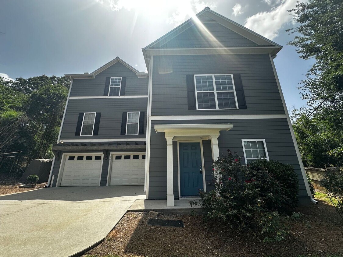 PRE-LEASING FOR AUGUST 2026! - PRE-LEASING FOR AUGUST 2026!