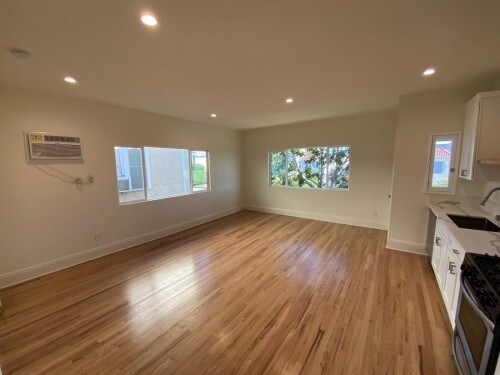 Foto del edificio - 1323 N Kingsley Dr