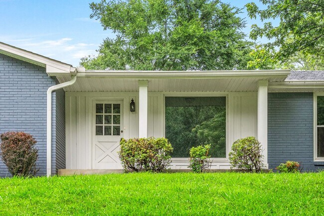 Building Photo - Beautiful Pet Friendly 3 bedroom home for ...