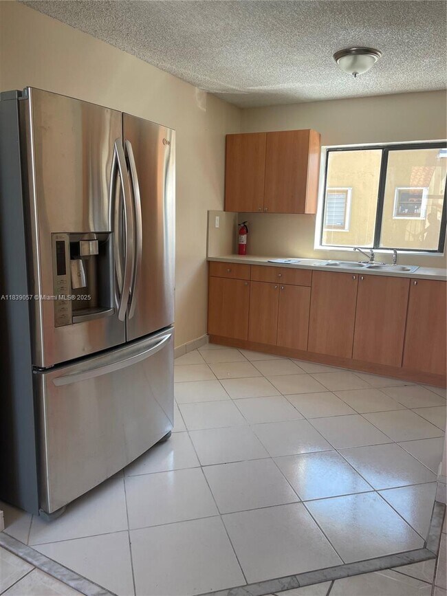 Foto del edificio - 2765 W 61st Pl
