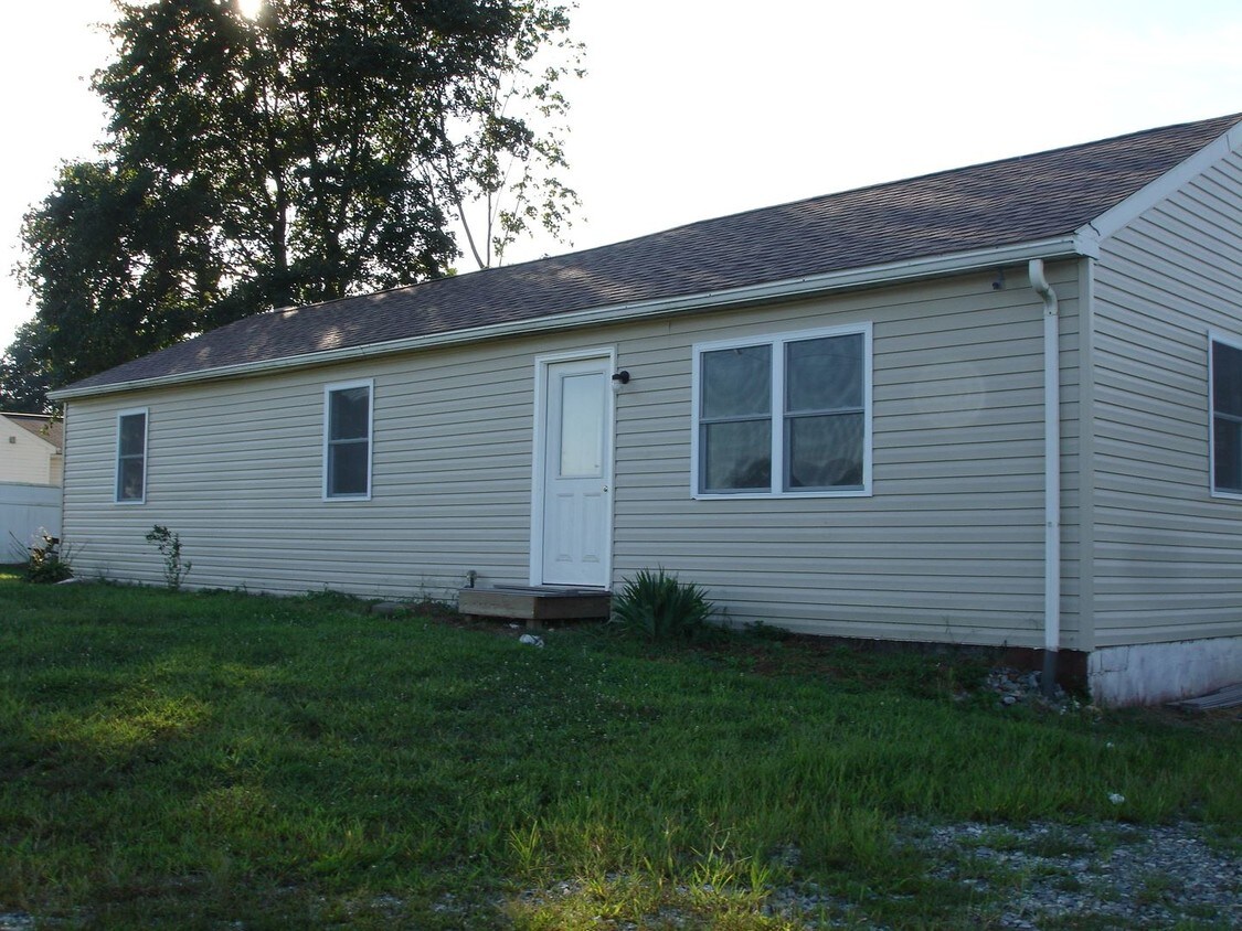 Primary Photo - 1736 Beaver Valley Pike