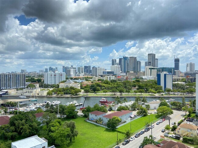 Building Photo - 36 NW 6th Ave  708 Miami Fl 33128
