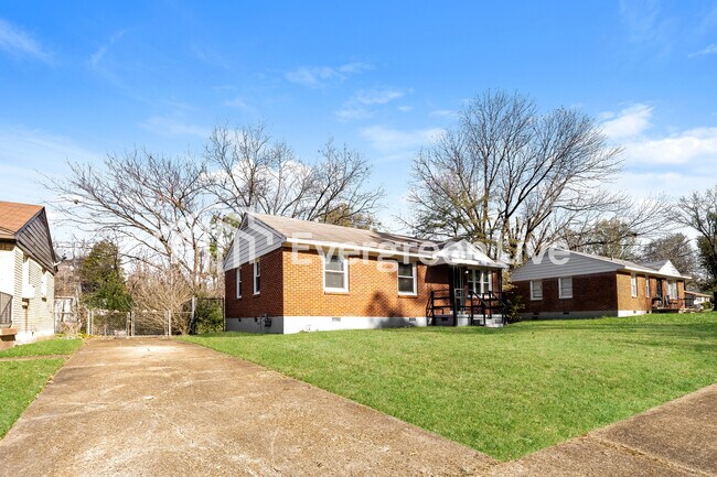 Building Photo - 2136 Pamela Dr