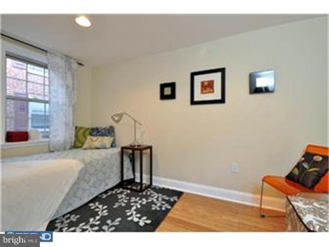 Building Photo - Fabulous 2 bedroom Trinity in Gated Commun...