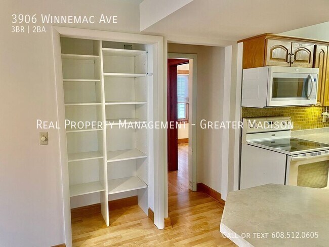 Foto del edificio - 3906 Winnemac Ave