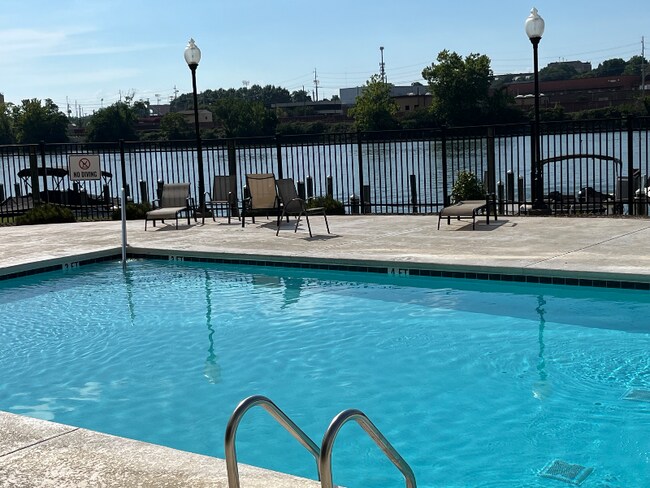 Foto del edificio - 3001 River Towne Way